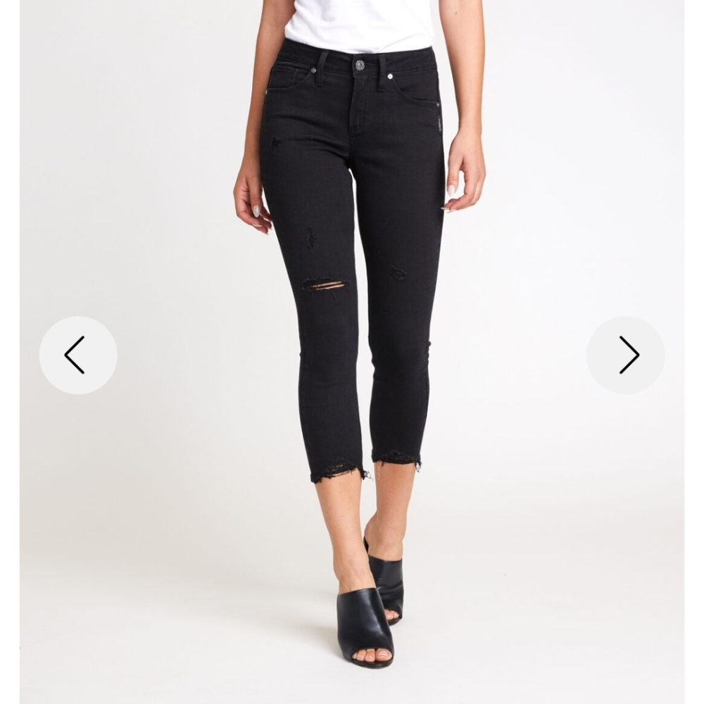 Silver Jean Co. Avery High Destructed Crop Jeans